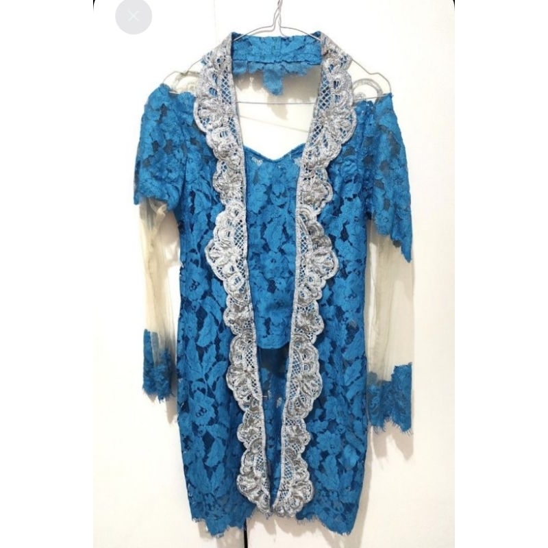 Kebaya biru silver