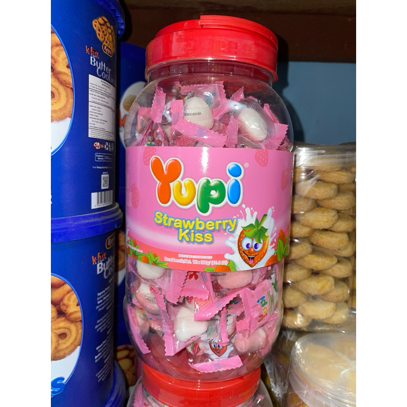 

STRAWBERRY KISS YUPI 300g KEMASAN TOPLES ISI 125pcs