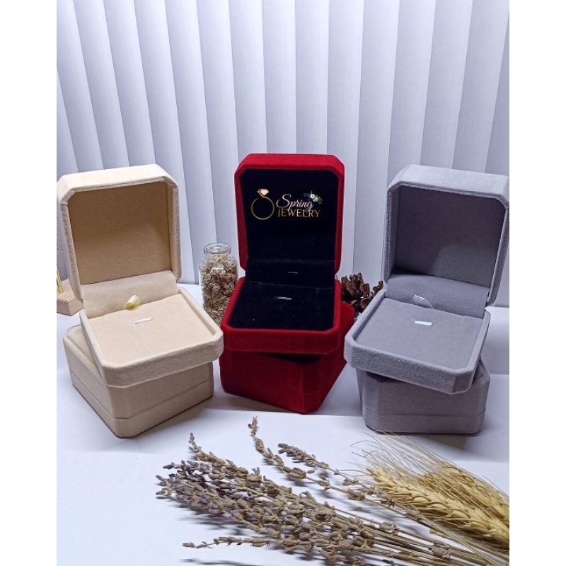 

Kotak Kalung/ Box Perhiasan/ Box Kalung Bahan Bludru Tebal Premium
