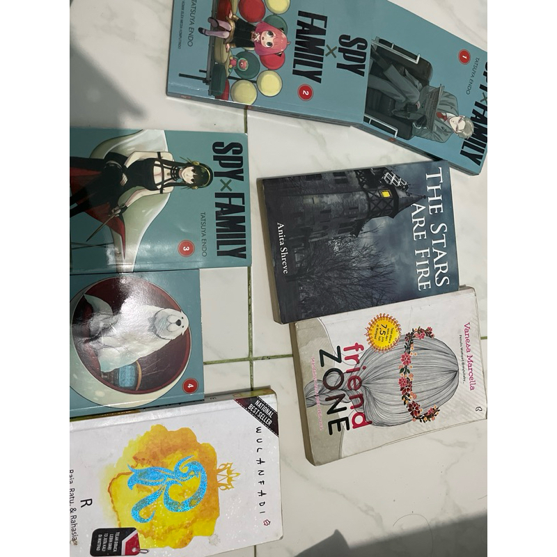 WTS Preloved Komik Spy X Family, Novel Wattpad, Fantasy Romance Comedy Tahun Spageti Haruki Murakami