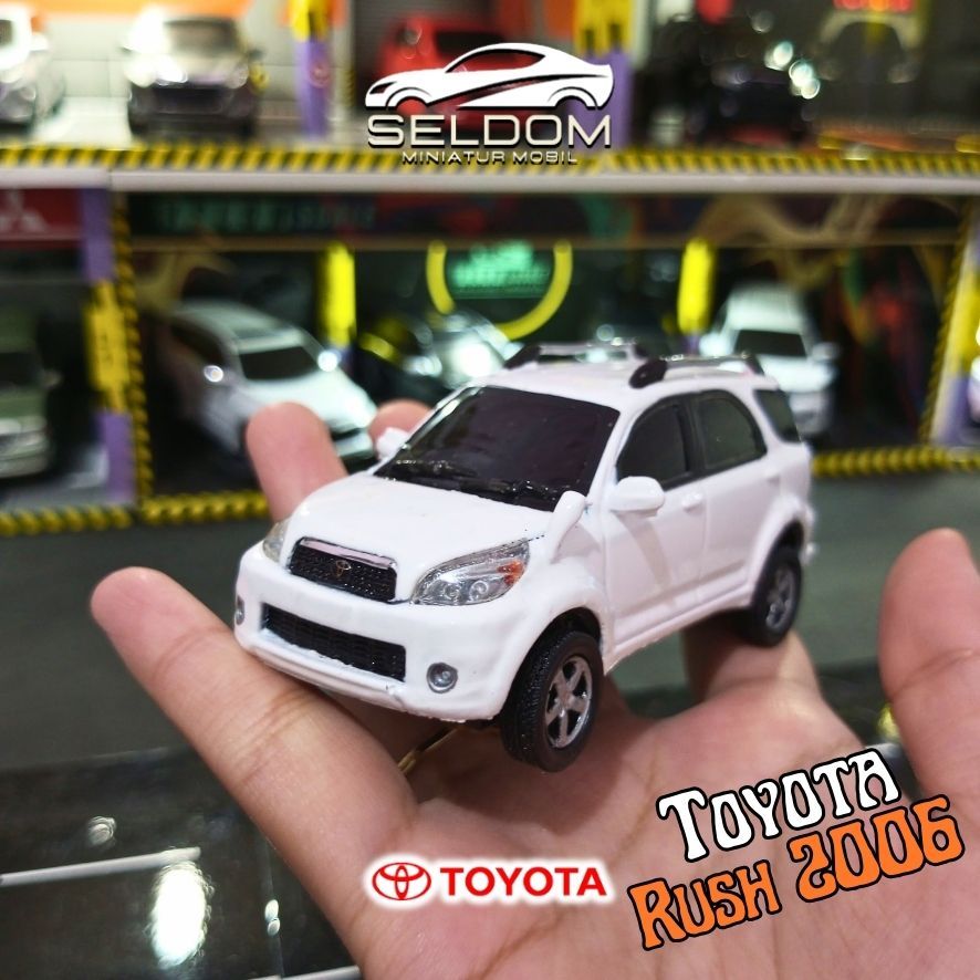 Diecast Miniatur Toyota Rush Old, Replika Toyota Rush skala 1:43 bisa request warna dan platnomor
