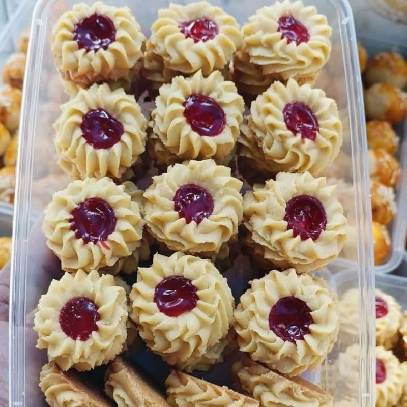 

Kue Semprit Strawberry