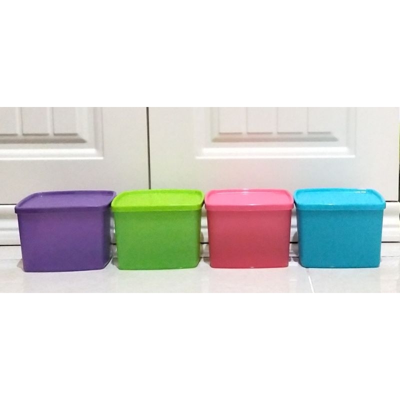Medium Square Round Tupperware(4)