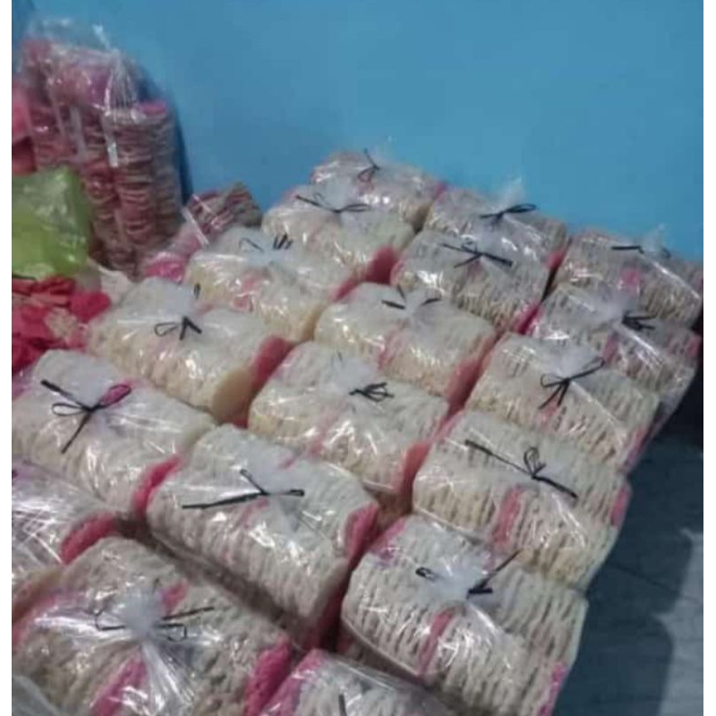 

RENGGINANG SINGKONG MENTAH. BESAR 1PACK SIAP GORENG ISI 20