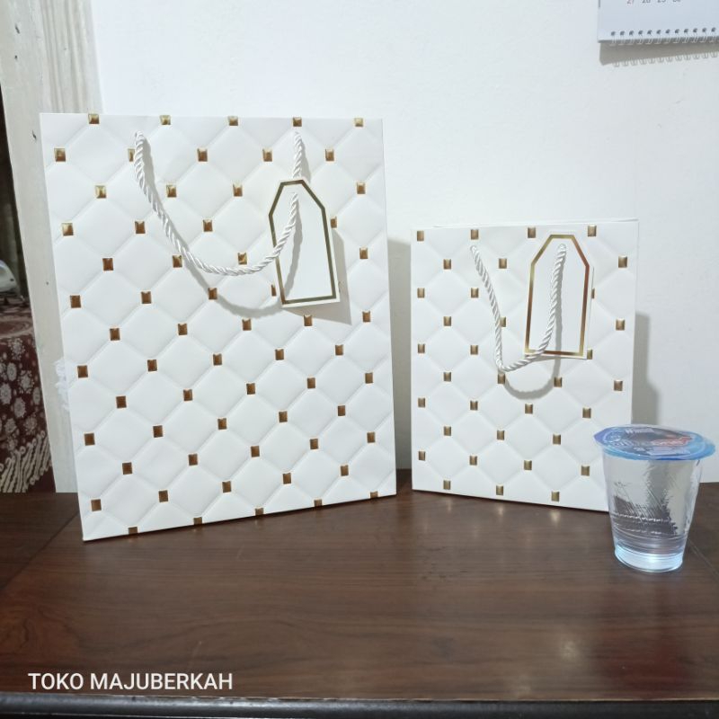 

Paper bag Premium Emboss Gold Glossy Tebal