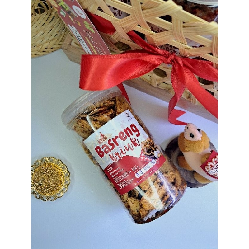 

Hampers Raya Cemilan Pedas Makaroni Fusili, Cikruh dan Basreng