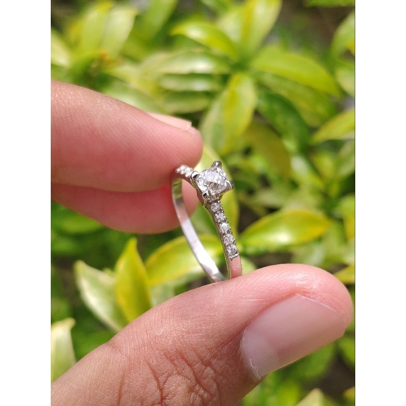 Cincin emas berlian motif solitaire cincin nikah cincin kawin cincin tunangan cincin mata satu cinci