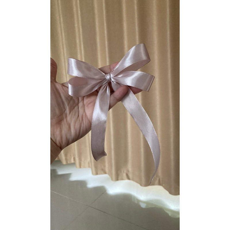 

pita hampers / pita hampers eid / pita hampers idul fitri / pita hampers lebaran / pita hampers premium / hampers ribbon / pita / pita estetik / pita aestetik