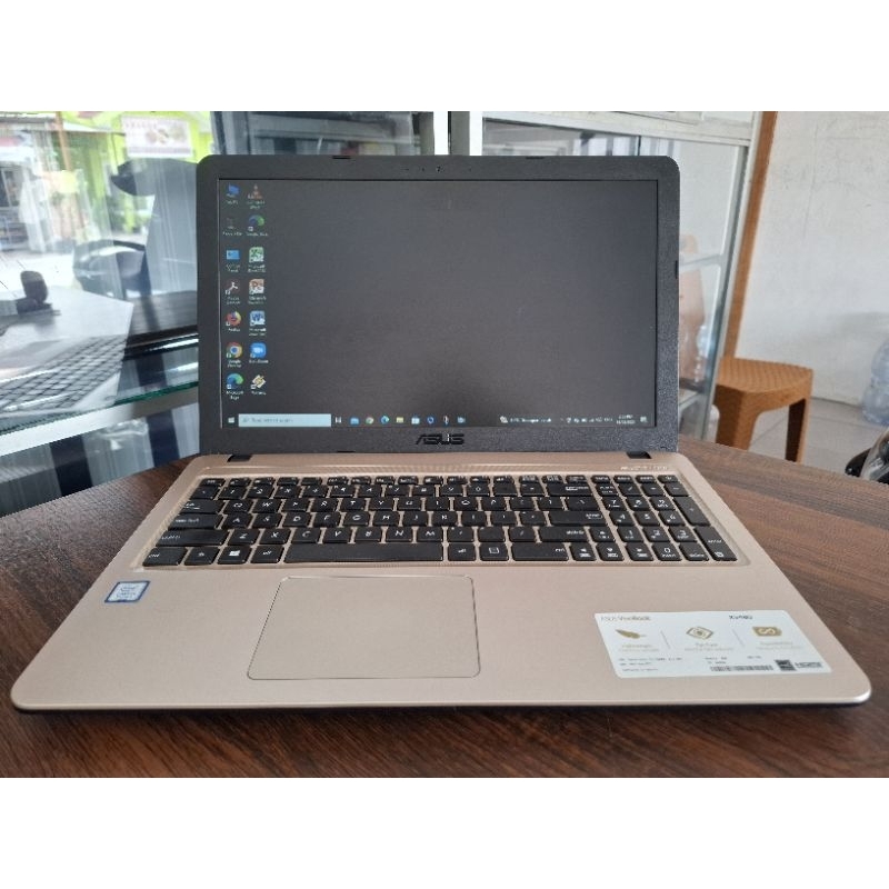 Asus VivoBook X540U, 15 inch, core i3 gen 7, ram 4gb ssd 240gb