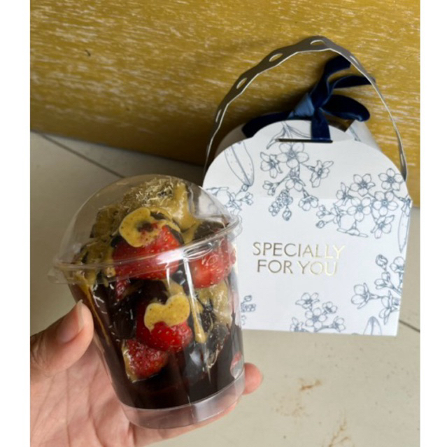 

coklat strawberry pistachio dubai kunafe hampers brownies lebaran snack murah