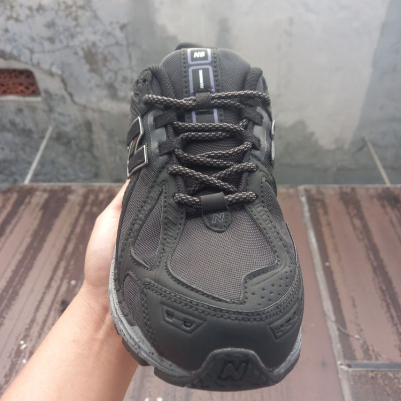 Sepatu NB1906R Cordura Black.