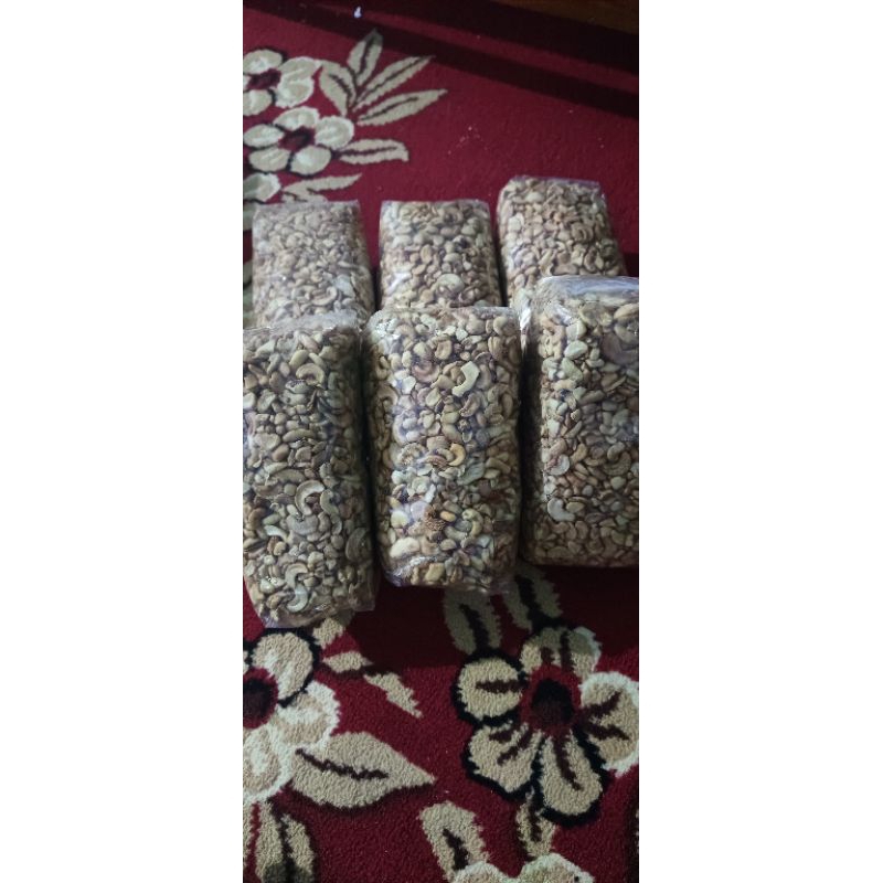 

Kacang Mete Patahan Mentah Termurah