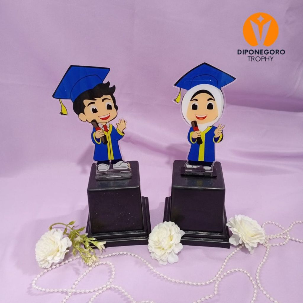 PIALA WISUDA AKRILIK Piala Wisuda Akrilik Custom