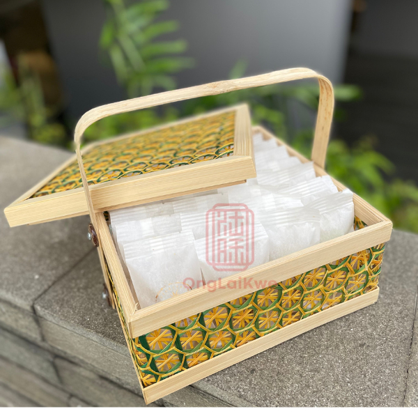 

Hampers Spesial Idul Fitri Lebaran OngLaiKwe | Pineapple Cake Nastar Premium Homemade Tanpa Pengawet