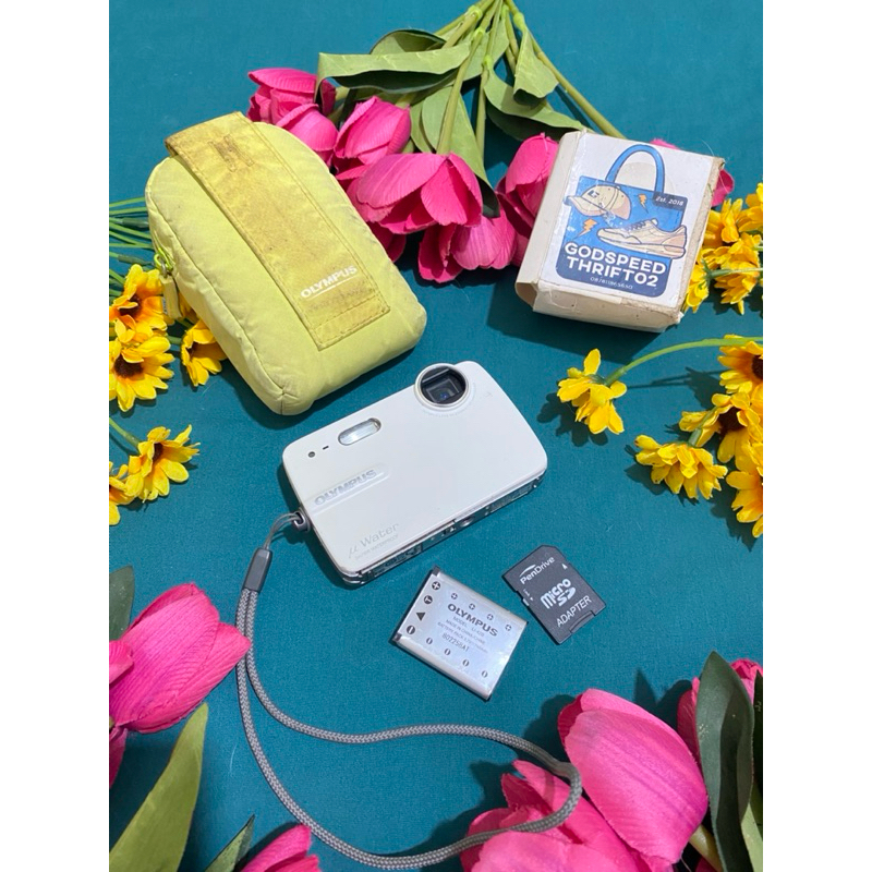 Camera Digital Olympus Stylus-550WP White series 10.0 MegaPixels 3x Optical Zoom WaterProof