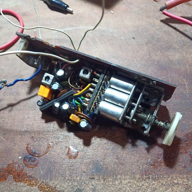 kepala tuner fm bawaan radio mobil