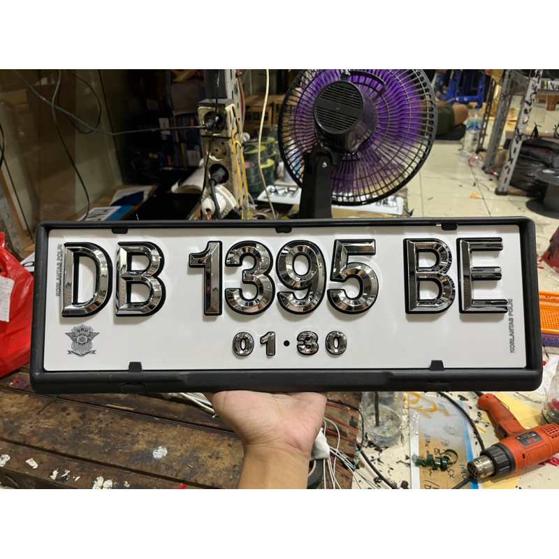 PLAT NOMOR MOBIL TIMBUL CHROME LIST HITAM