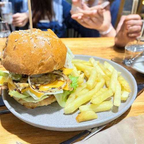 

Chicken Burger / Delivery by Gojek Only