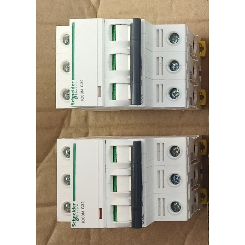 mcb 3 phase ICN60 C32 ( barang baru) Schneider