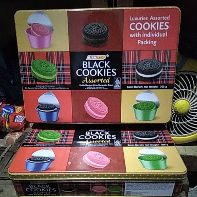 

blak cookies kukis dengan krim beraneka rasa