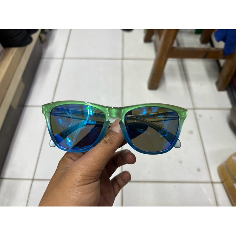 KACAMATA OAKLEY FROGSKIN HIJAU GRADASI BIRU LENSA BIRU POLARIZED second ori
