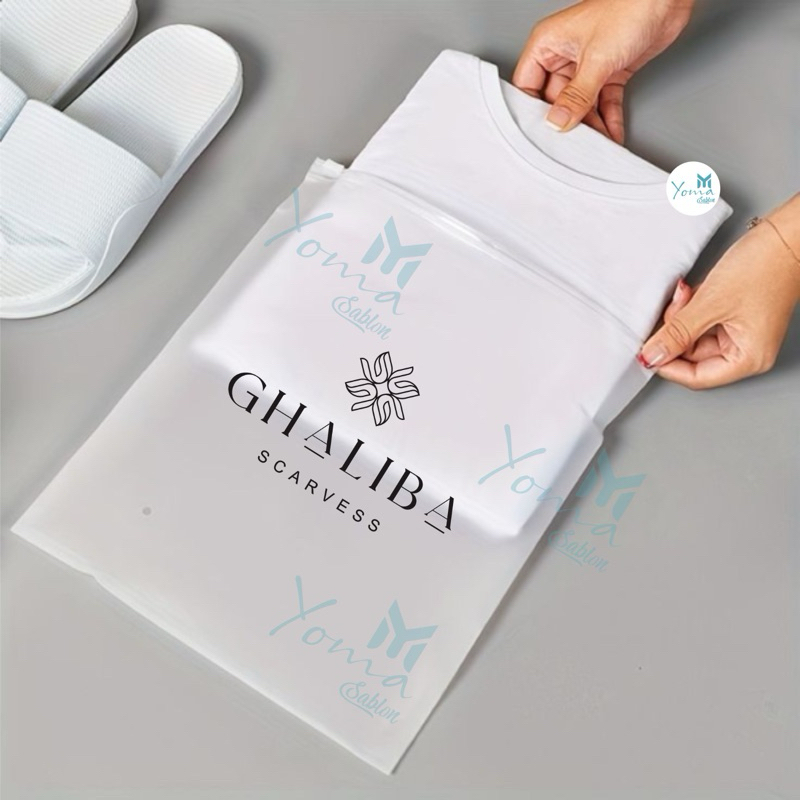 

PLASTIK SABLON ZIPPER Doff Minimal 50Pcs 30x40, 35x40 & 40x50 FREE DESIGN