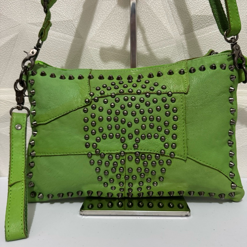 tas sling bag kulit asli. clutch kulit asli hijau preloved