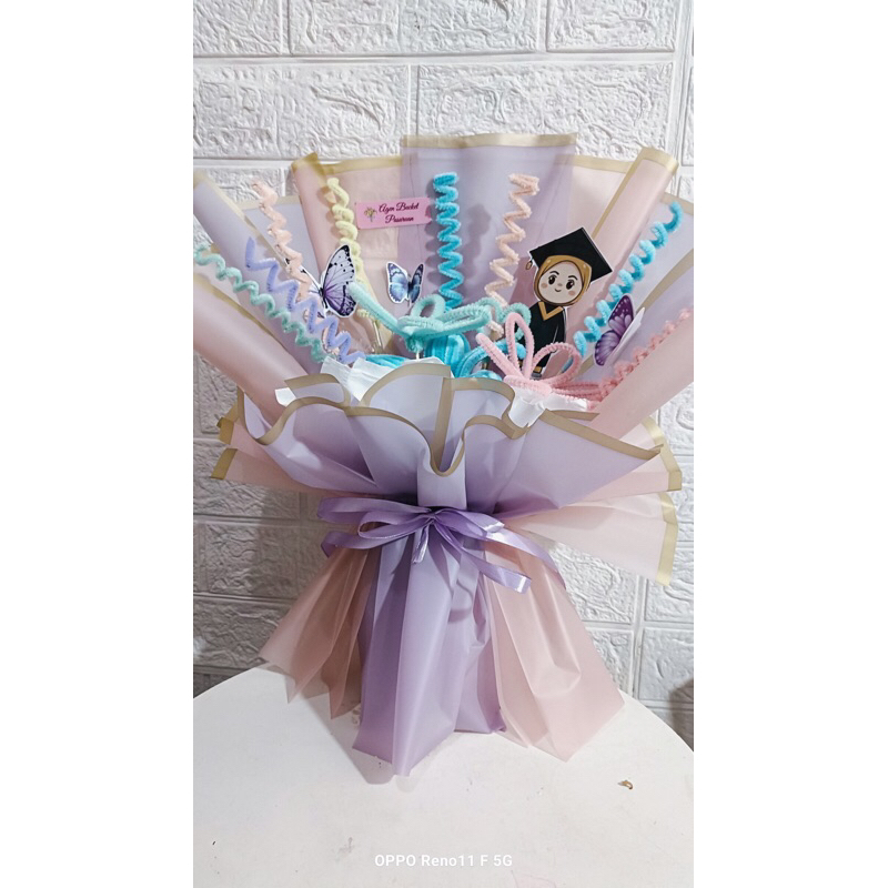 

Bucket wisudah dengan lampu LED/ Promo BUKET TERMURAH / Bouquet wisudah / buket ulang tahun / Agen bucket termurah