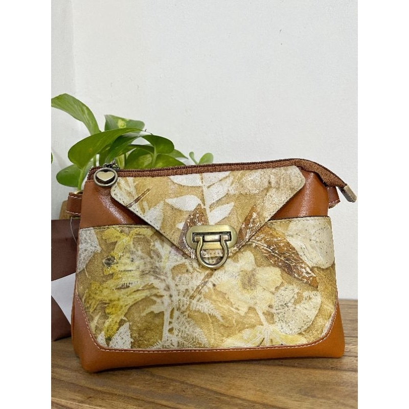 Seven and Only Marie Slingbag Ecoprint kulit domba