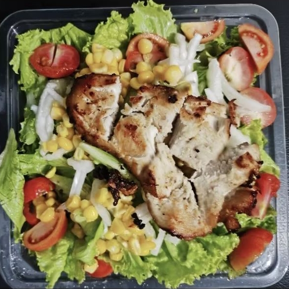 

SET SALAD CHICKEN GRILL TOMATO+JUICE