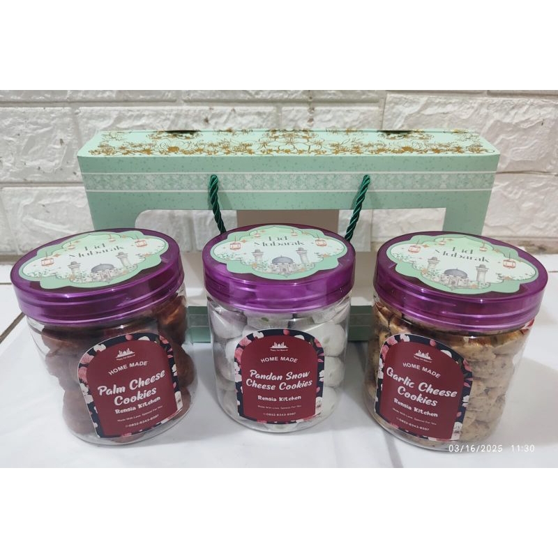 

Hampers Idul Fitri 2 / Paket Kue Kering isi 3 toples (Cheesy Lover)