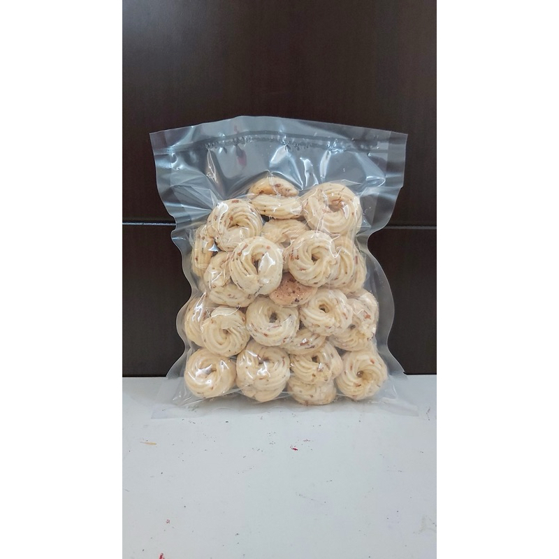 

buy 1 get 1 pouch kacang koro mix “Sagu Keju Premium Gurih tanpa Pengawet – Cemilan Raya Lebaran