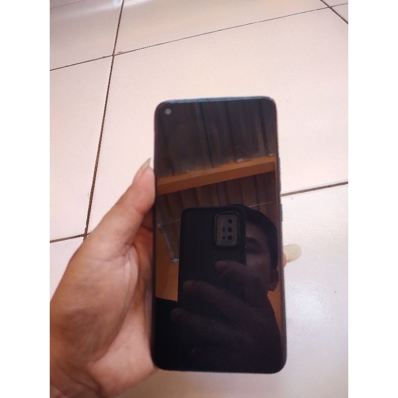 Seperangkat  vivo z1 pro matot original mlus,batre kosong,mesin perawan