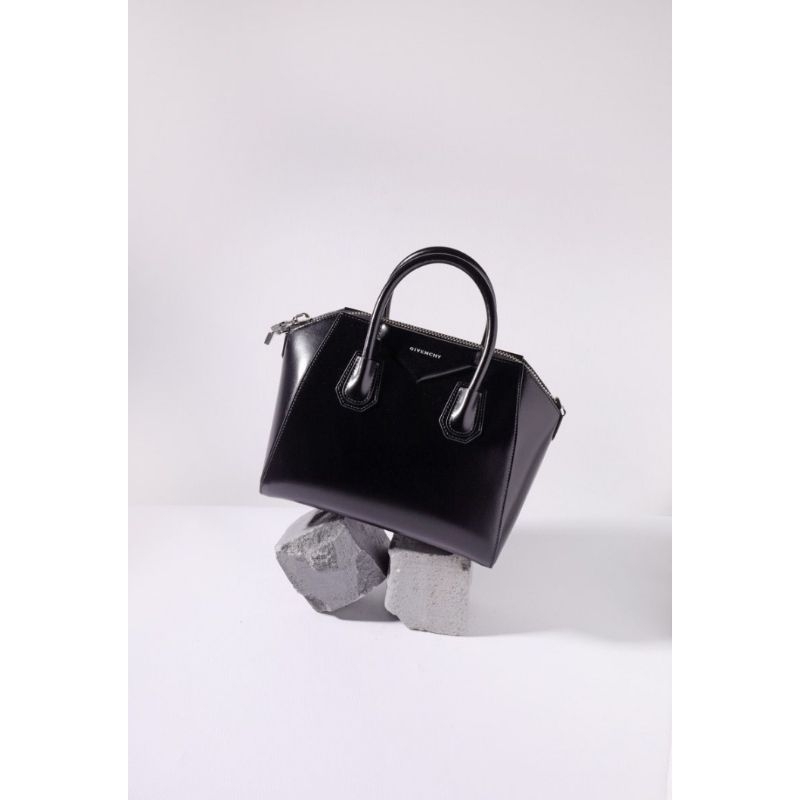 Tas Wanita Small Antigona Bag in balck Smooth