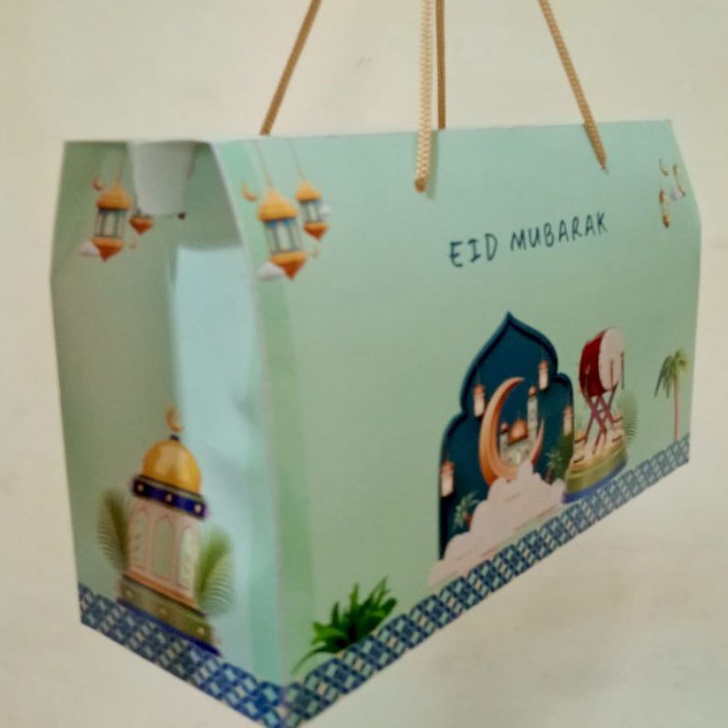 

Flash Sale 1 Pcs Gable Box Hampers Idul Fitri Muat 3 Toples Jar 575 ml Hijau Tua Poly Gold uk 28x1x11 cm tinggi total 16cm