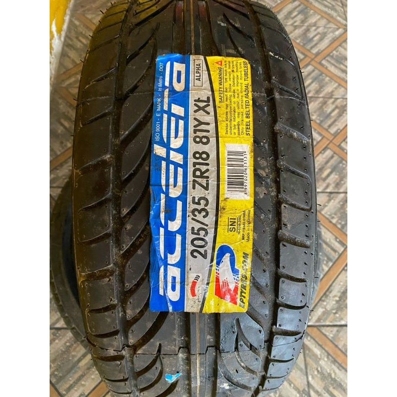 Ban Luar Accelera 205/35 R18