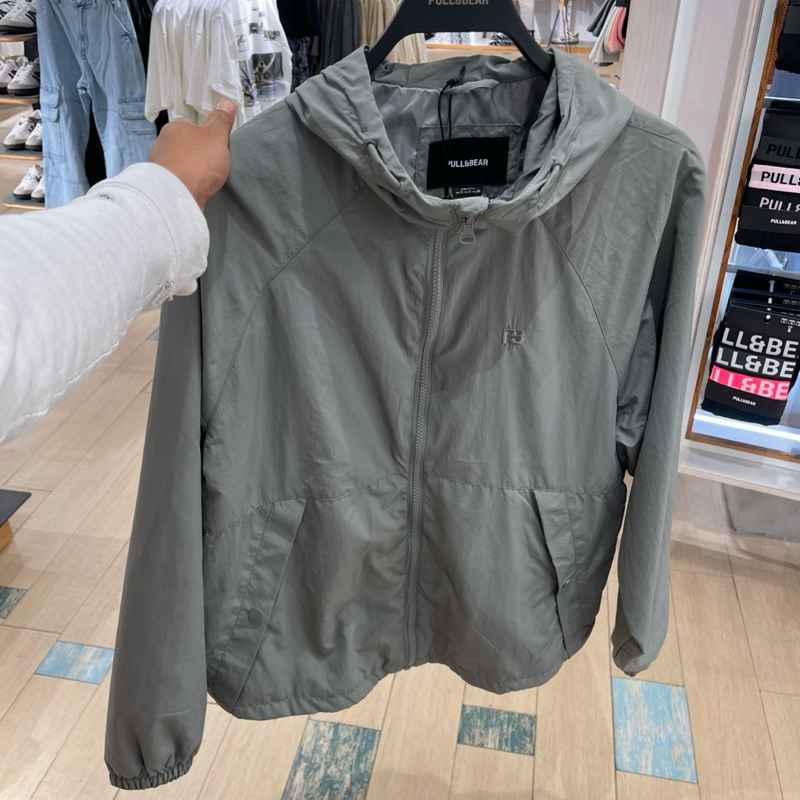 Jaket Parasut PULL&BEAR MEN Jastip (jasa titip)