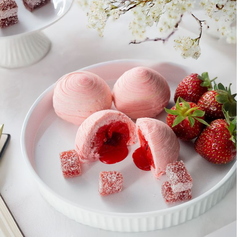 

Pia Layer Strawberry - Bakpia Jiwa Jogja