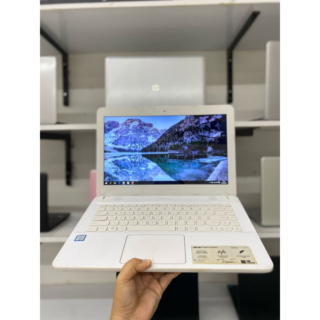 ASUS X441U PUTIH INTEL CORE I3 6006U RAM 4 GB  SSD 128 GB