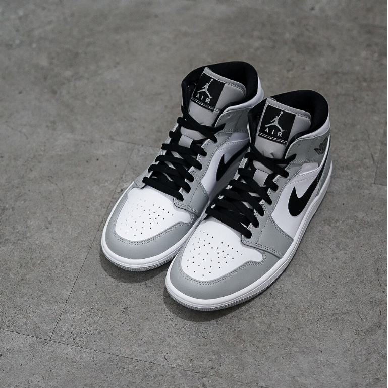 Air Jordan 1 Mid Light Smoke Grey