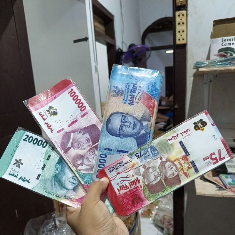 

AMPLOP AMPAU LEBARAN GAMBAR UANG MAINAN ISI 10 LEMBAR BESAR