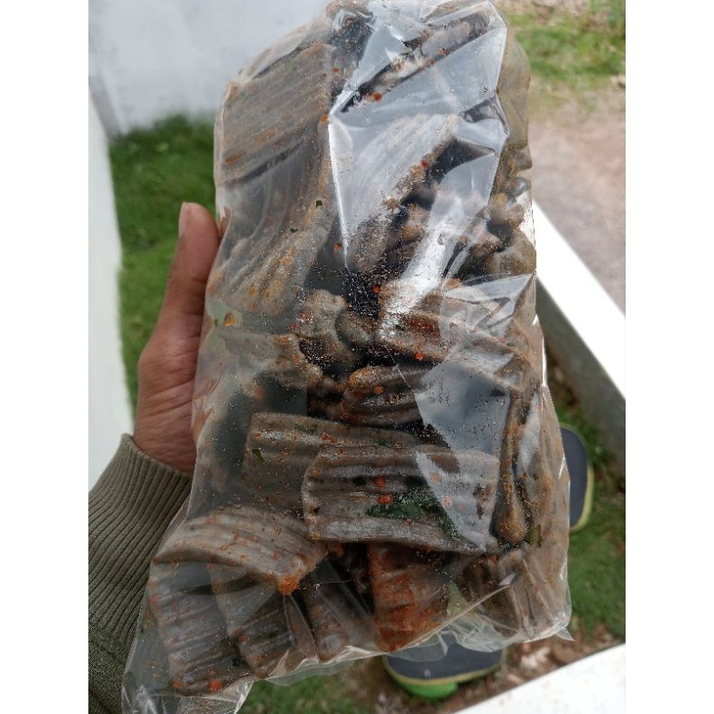 

CEMILAN BANTET DAUN JERUK PEDAS 1 KG KRUPUK JENGKOL/BETON
