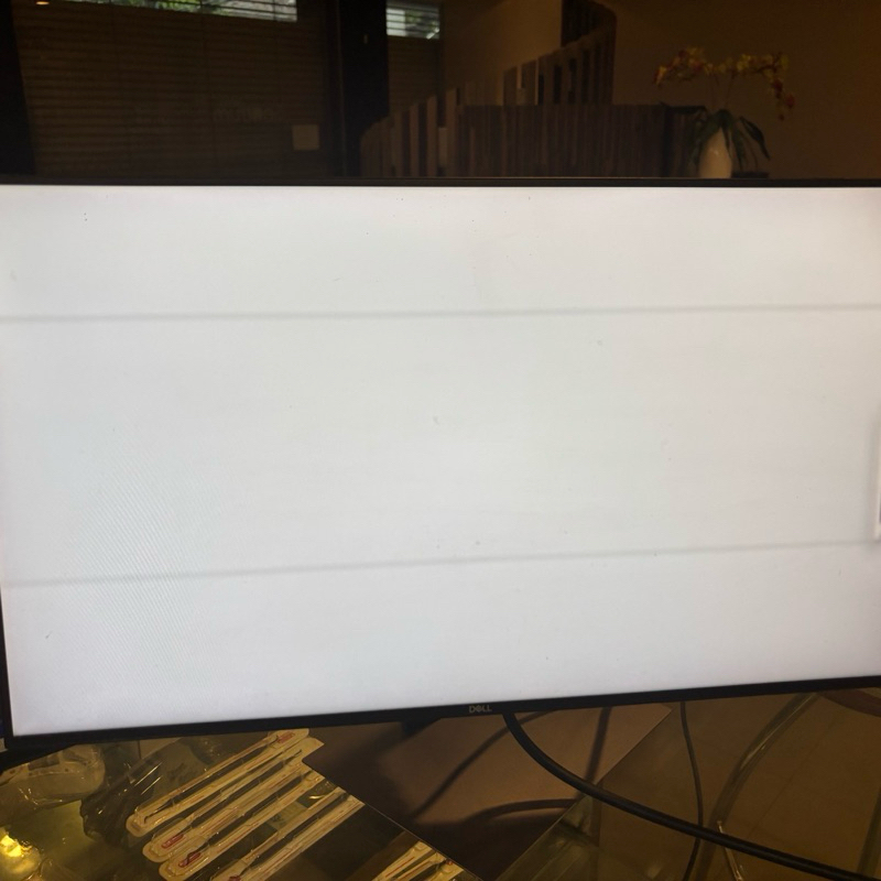 Dell monitor 24 inch U2421HE kondisi 90% minus di port USB C