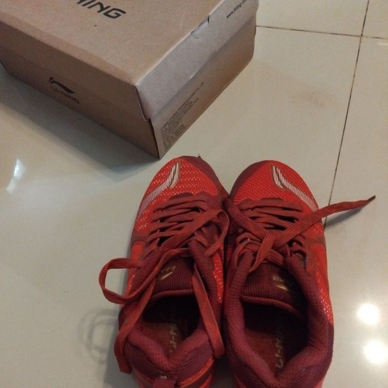 Sepatu Badminton Lining