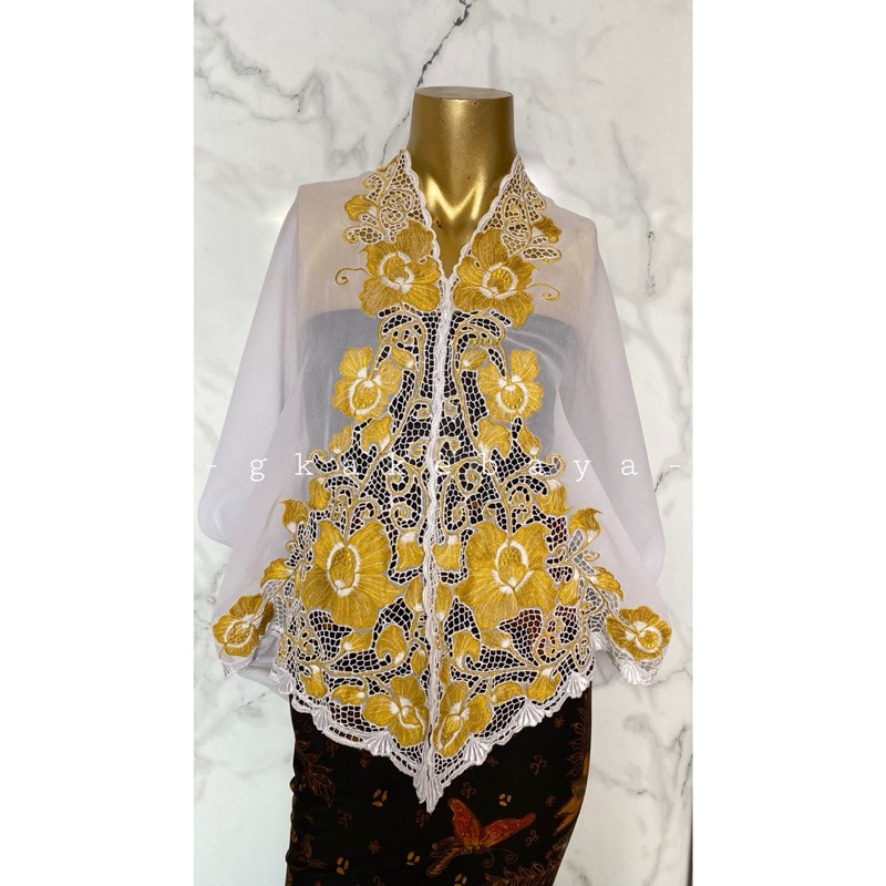KEBAYA BORDIR BUNGA PUTIH/KAIN KEBAYA/KEBAYA BALI