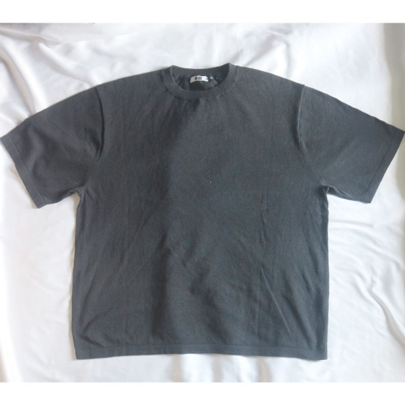 UNIQLO U Short Shirt Kaos Lengan Pendek Tipis Adem Abu Kehijauan Knitwear Sweater Sweatshirt Crewnec