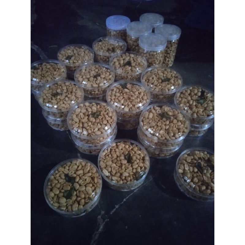

kacang bawang, kacang gawil. kacang goreng 250gram