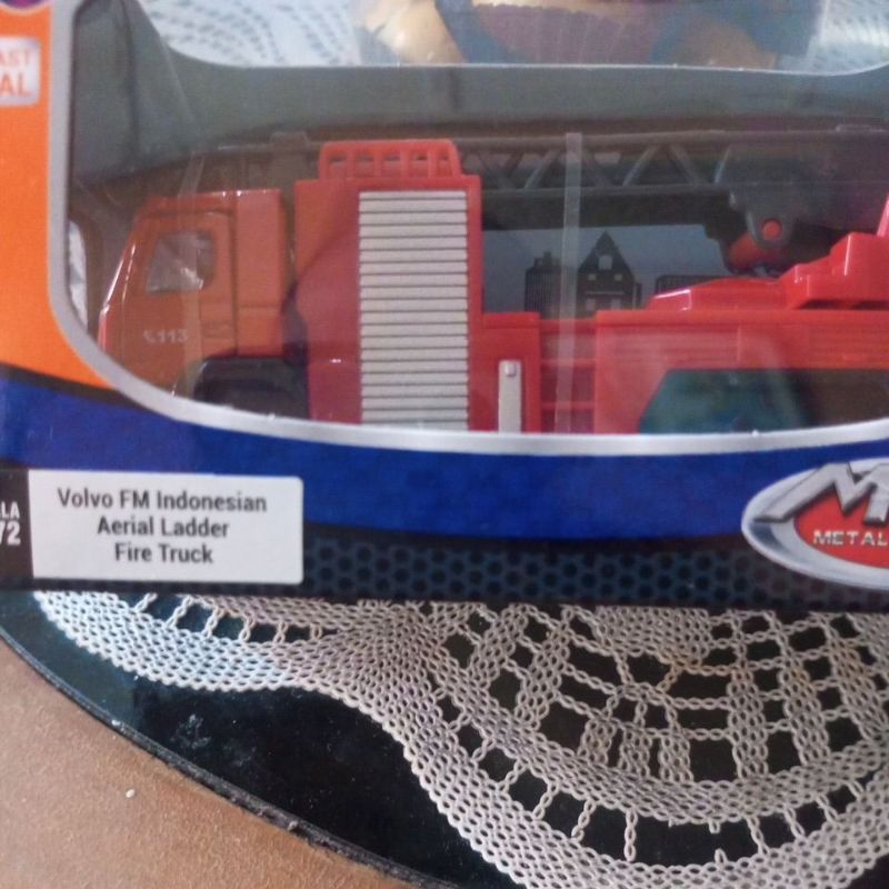 DIECAST APOLO VOLVO FM AERIAL LADDER FIRE TRUCK