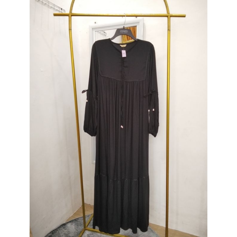 gamis polos hitam garis renda