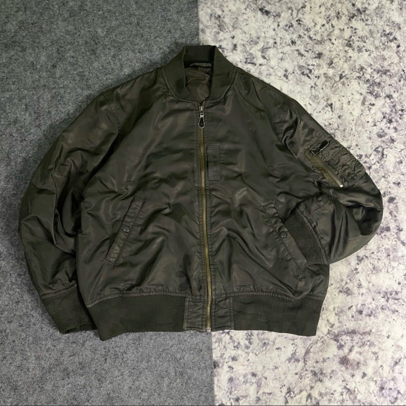 GU bomber army jacket by uniqlo